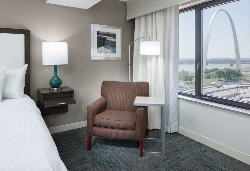 هتل Hampton Inn St. Louisdowntown