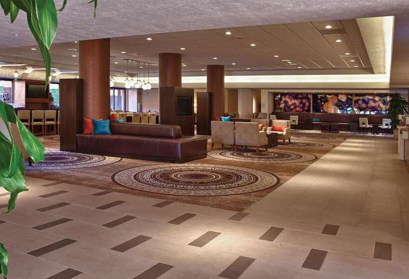 هتل Hilton Concord