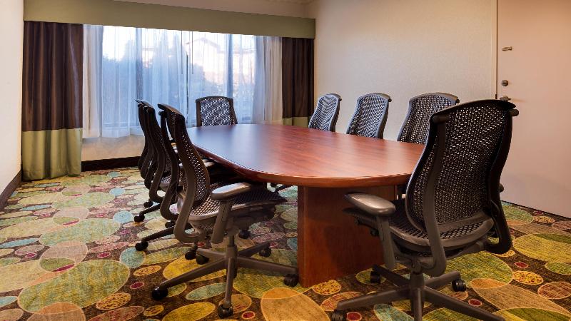 Holiday Inn Hotel & Suites Warren, An Ihg