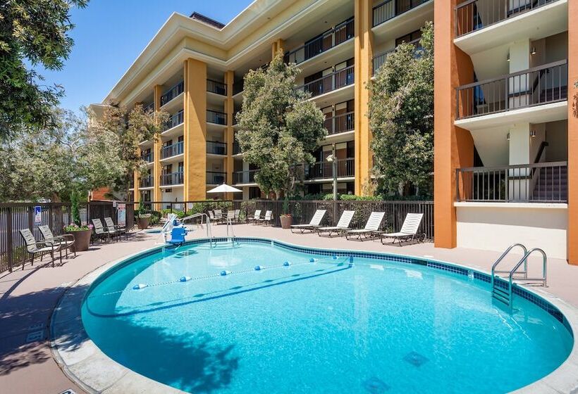 هتل Holiday Inn Express At Monterey Bay, An Ihg