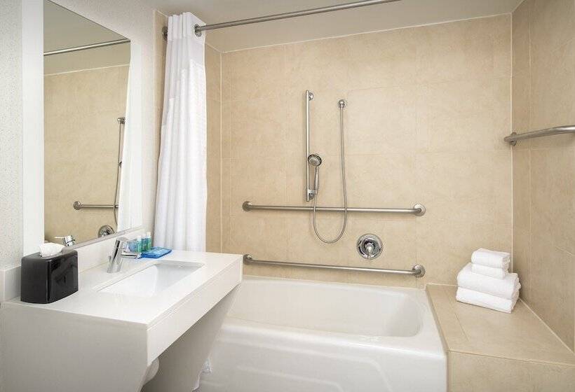 هتل Holiday Inn Express Boston Saugus, An Ihg