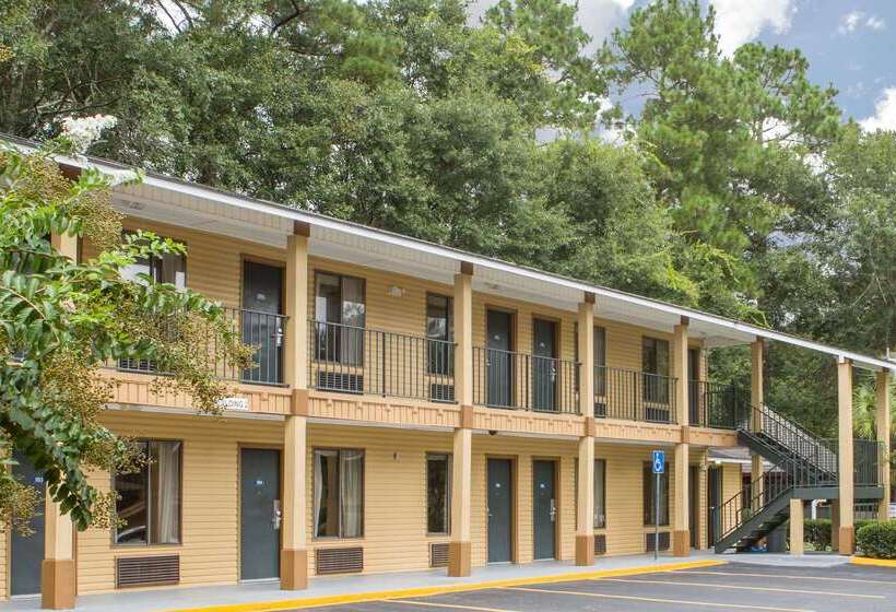 هتل Howard Johnson By Wyndham Dothan