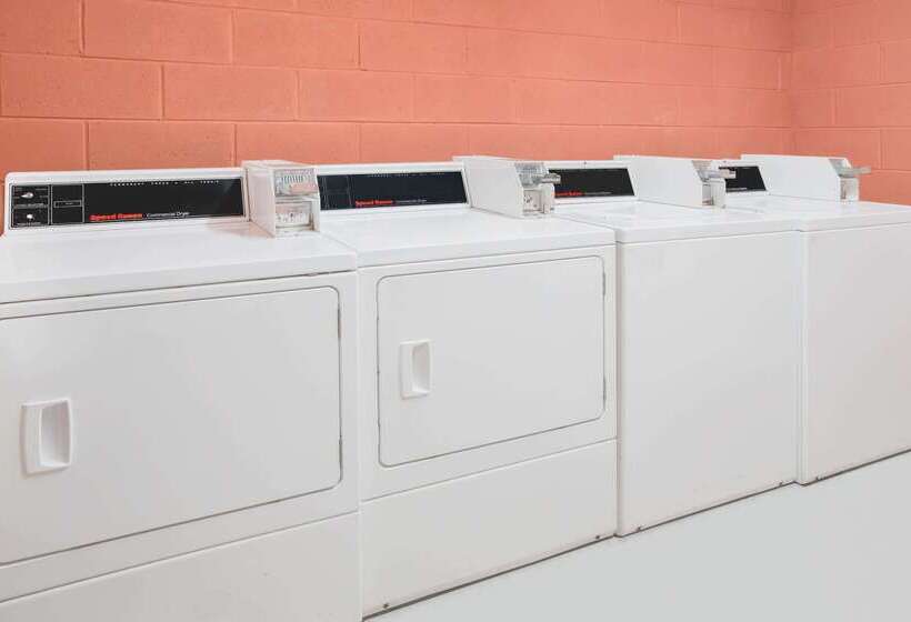 هتل Howard Johnson By Wyndham Dothan
