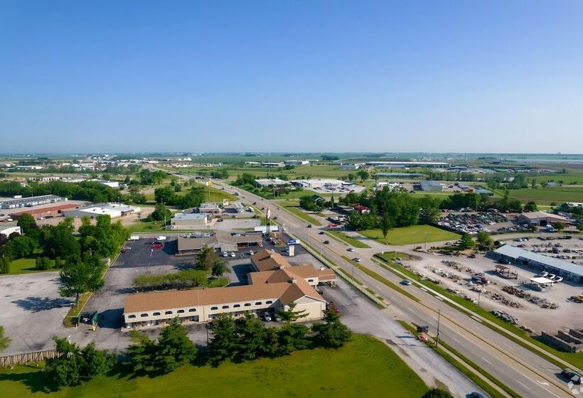 هتل I 80 Inn & Suites