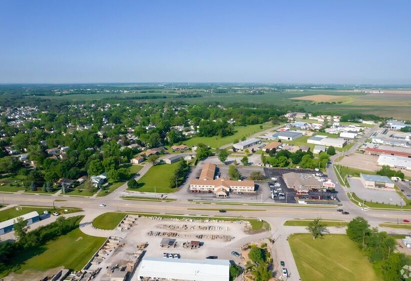 هتل I 80 Inn & Suites