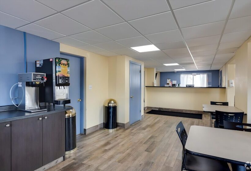 هتل I 80 Inn & Suites