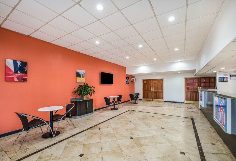 Motel 6 Henderson, Tx