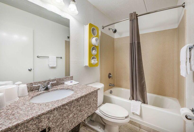 Motel 6 Henderson, Tx