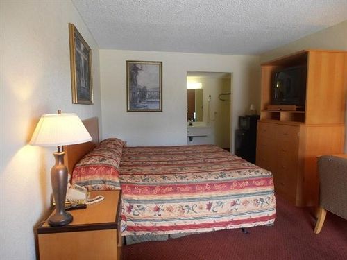 هتل Red Carpet Inn Dothan