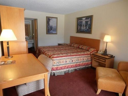 هتل Red Carpet Inn Dothan