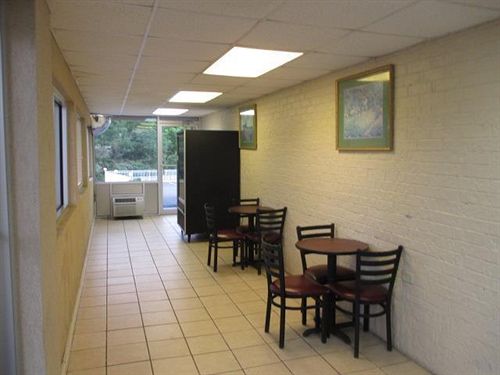 هتل Red Carpet Inn Dothan