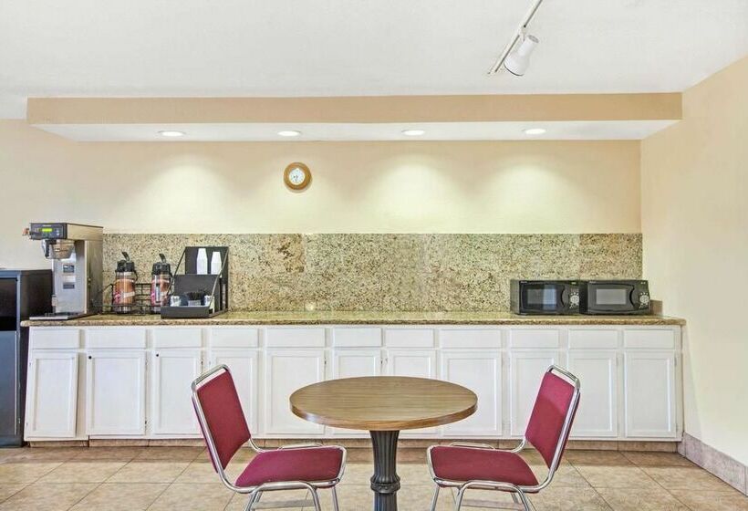 ホテル Monte Carlo Inn