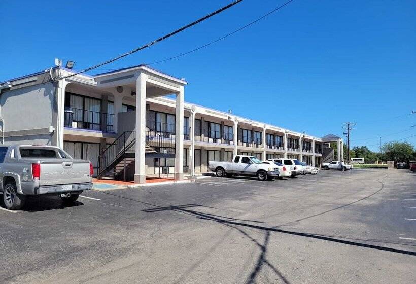 ホテル Knights Inn San Antonio Near Frost Bank Center