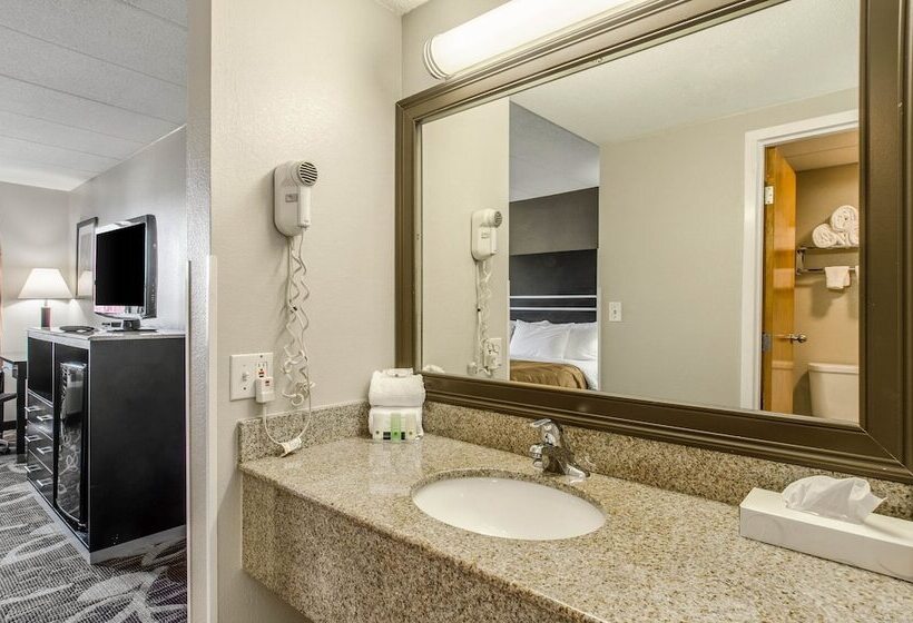 酒店 La Casa Inn & Suites Middleboro
