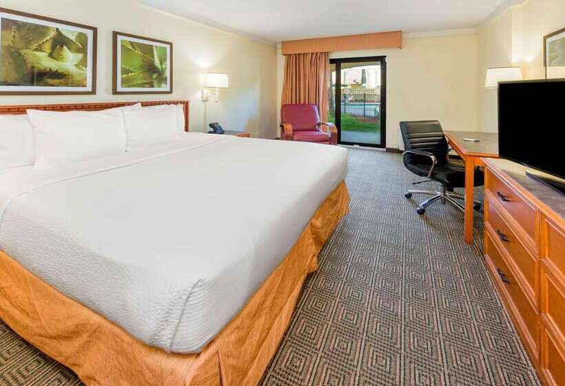 هتل La Quinta By Wyndham Ft Lauderdale Cypress Creek