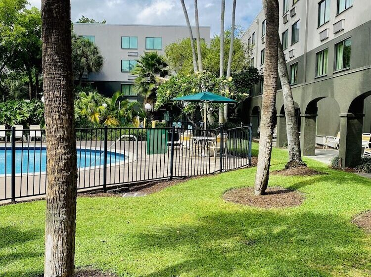 هتل La Quinta By Wyndham Ft Lauderdale Cypress Creek
