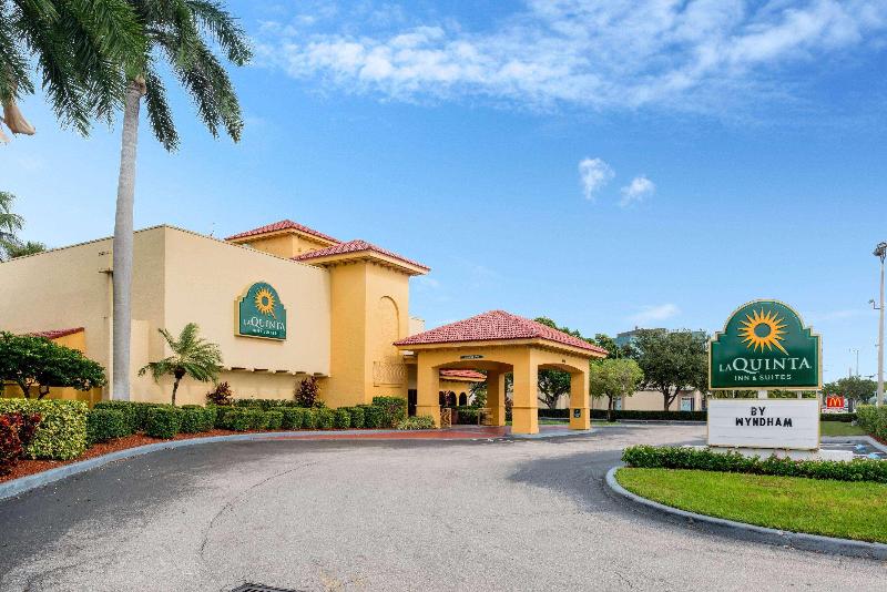 هتل La Quinta By Wyndham Ft Lauderdale Cypress Creek