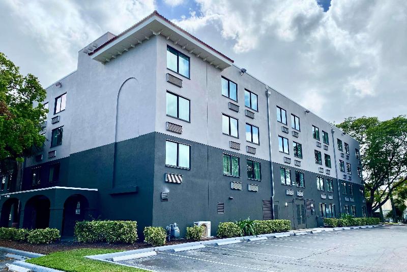 هتل La Quinta By Wyndham Ft Lauderdale Cypress Creek