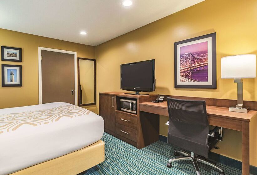 Отель La Quinta Inn & Suites By Wyndham San Francisco Airport West