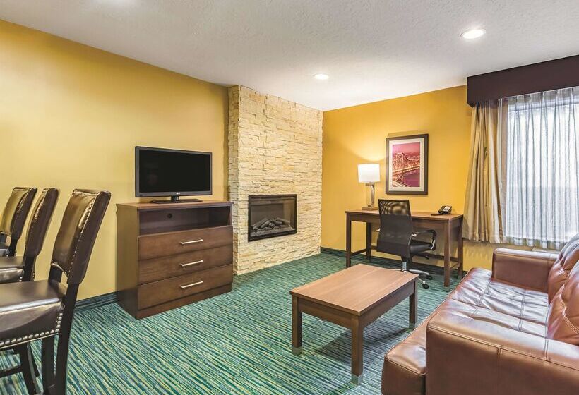 Отель La Quinta Inn & Suites By Wyndham San Francisco Airport West