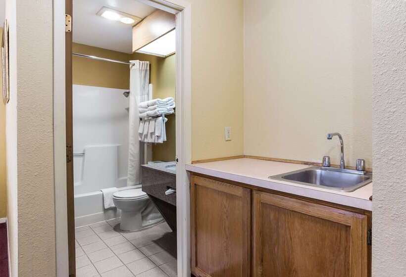 בית מלון כפרי Quality Inn Airport