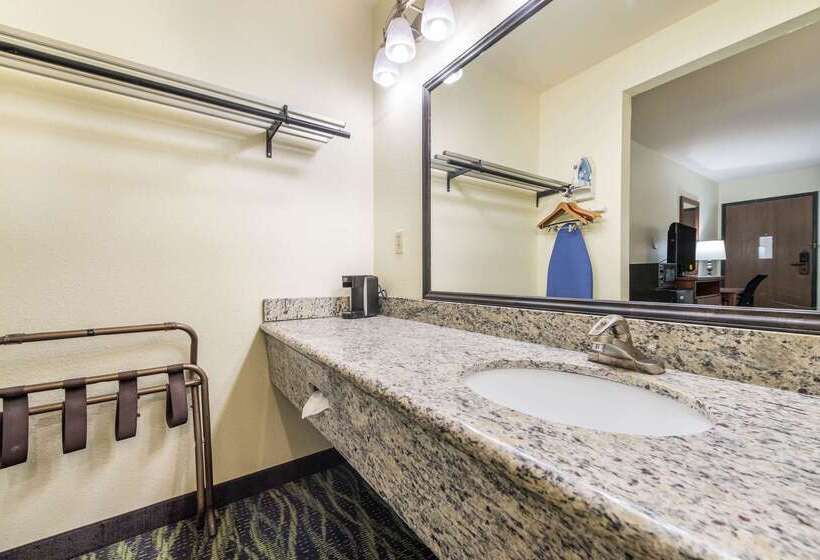 هتل Quality Inn Bellevue