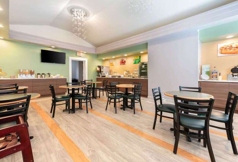 Отель Quality Inn