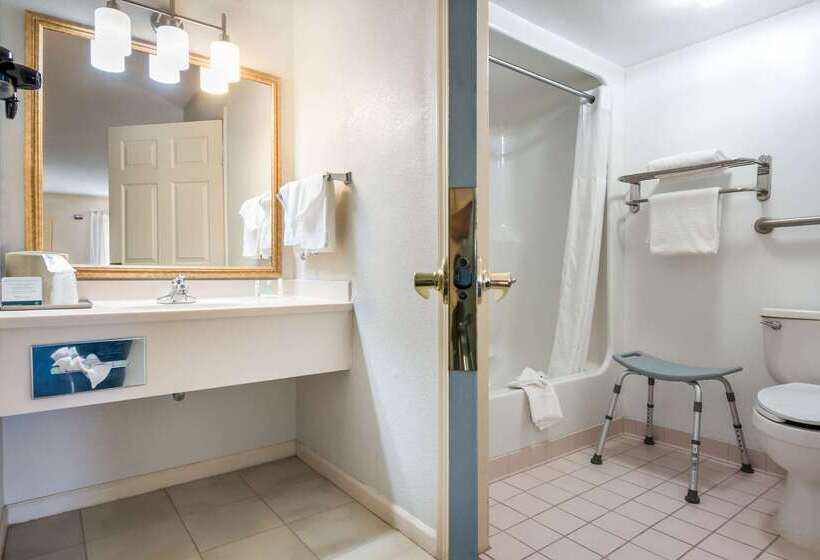 هتل Quality Inn Little Creek