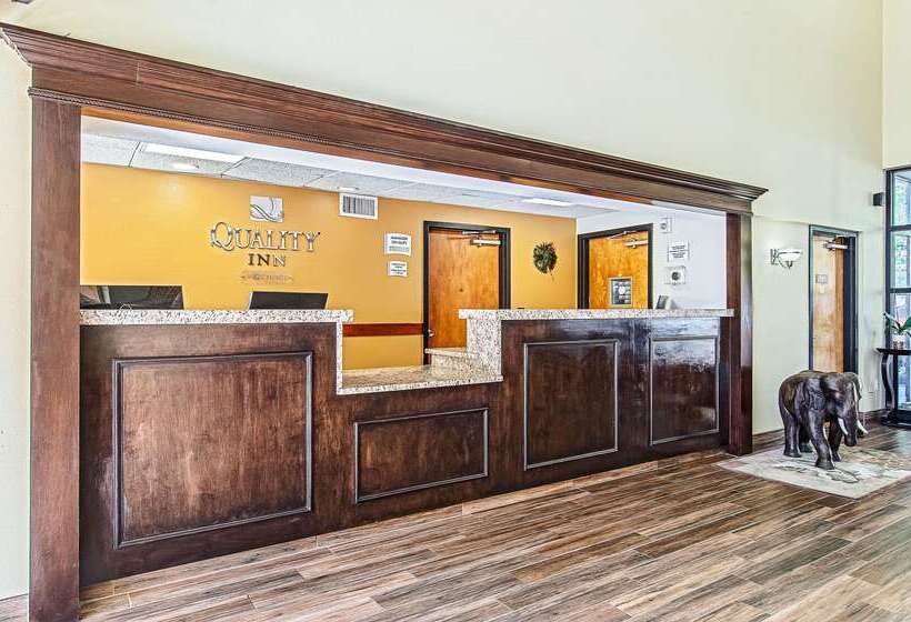 酒店 La Casa Inn & Suites Middleboro
