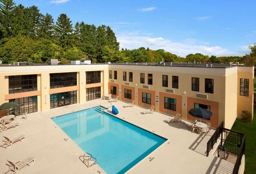 酒店 La Casa Inn & Suites Middleboro