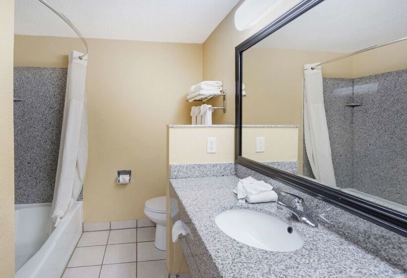 هتل Quality Inn & Suites Bloomington University Area