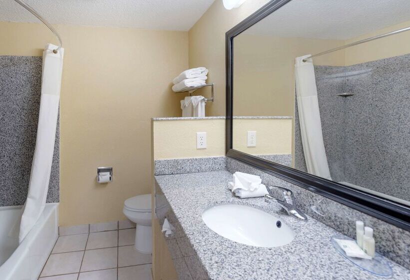 هتل Quality Inn & Suites Bloomington University Area