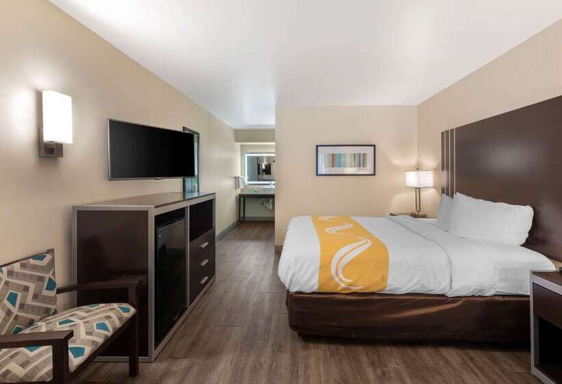 هتل Quality Inn & Suites Camarillooxnard