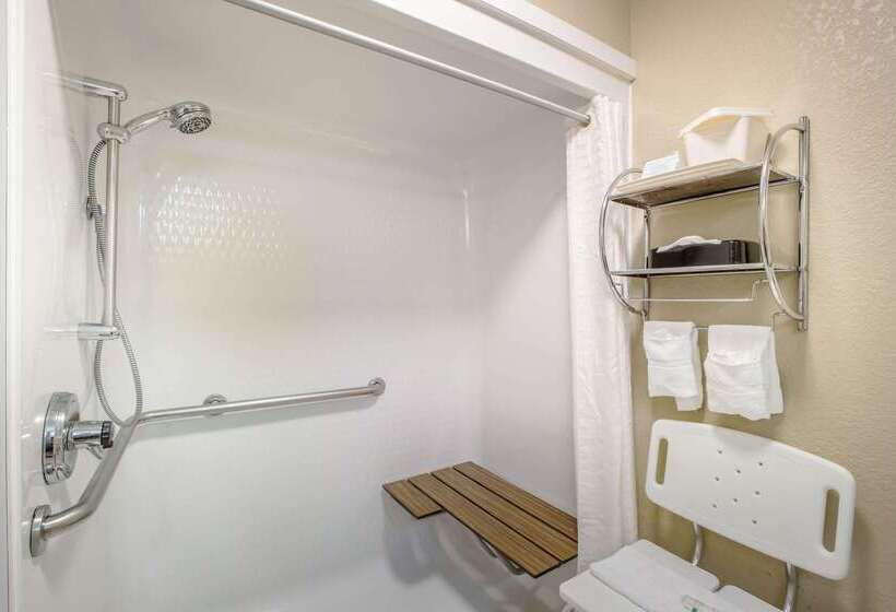 هتل Quality Inn & Suites Lawrence University Area