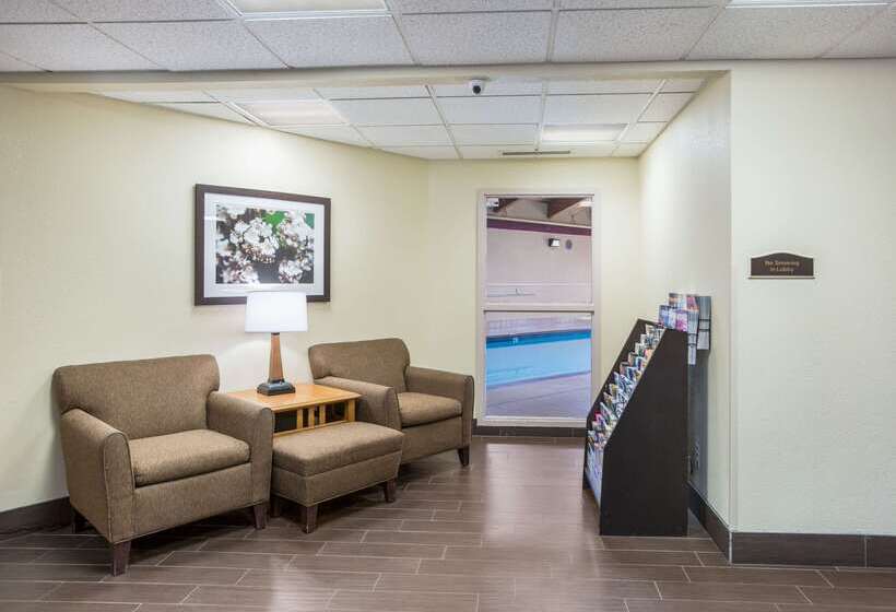 هتل Quality Inn & Suites Lawrence University Area