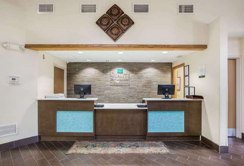 هتل Quality Inn & Suites Lawrence University Area