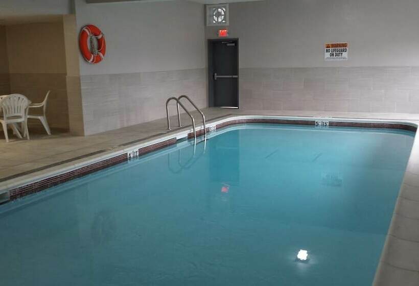 בית מלון כפרי Quality Inn & Suites Morgantown University Area