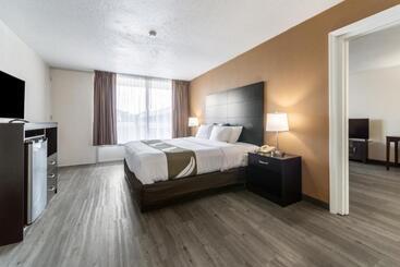 هتل Quality Inn & Suites Vandalia Near I70 And Hwy 51