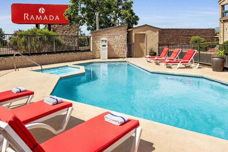 هتل Ramada By Wyndham Albuquerque Airport