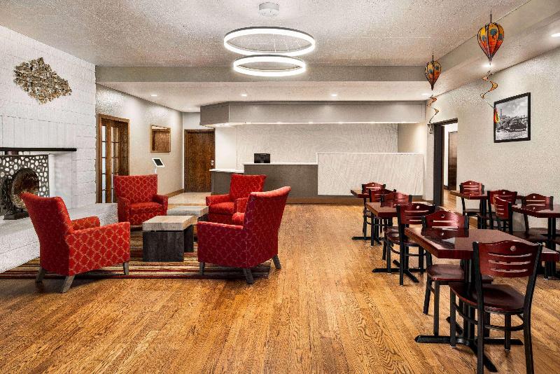 هتل Ramada By Wyndham Albuquerque Airport