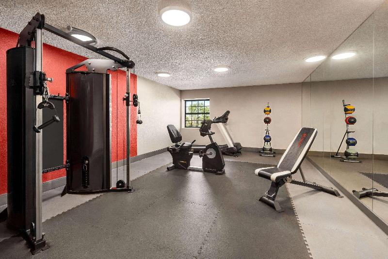 هتل Ramada By Wyndham Albuquerque Airport