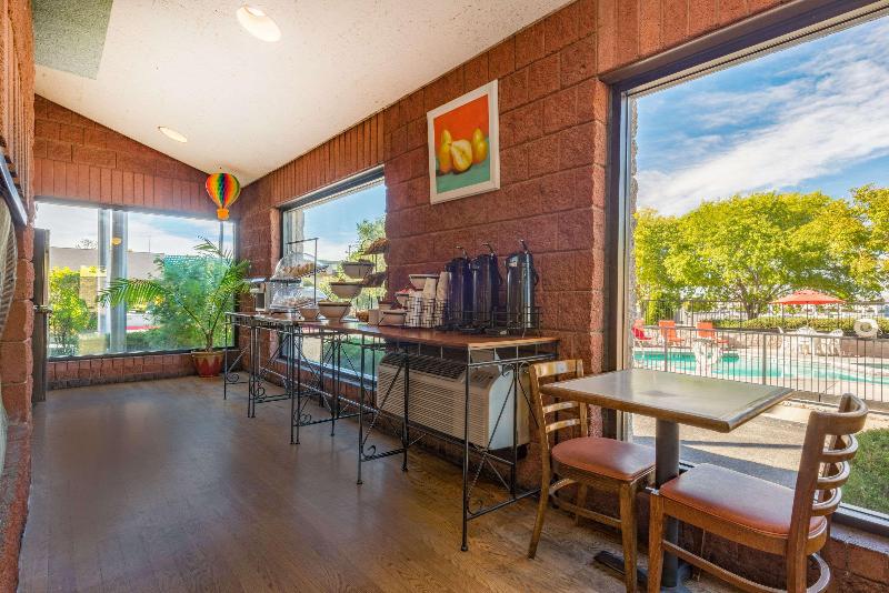 هتل Ramada By Wyndham Albuquerque Airport