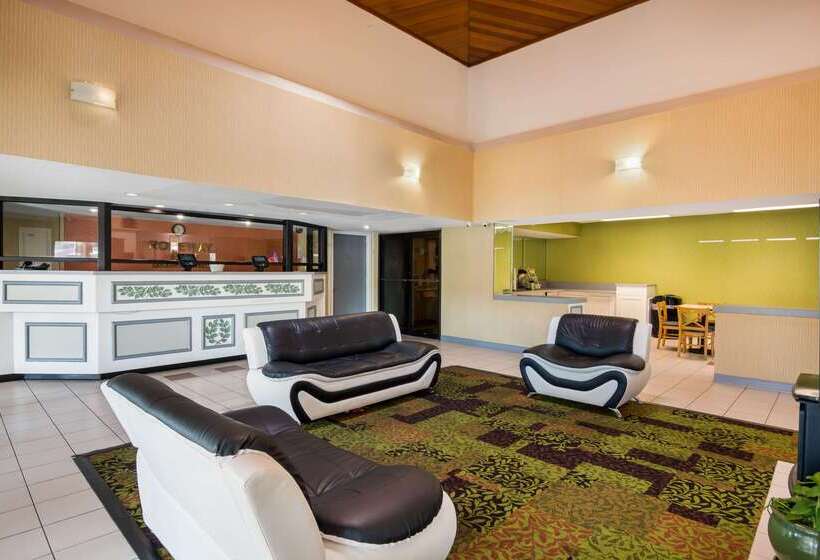هتل Rodeway Inn At Fort Lee
