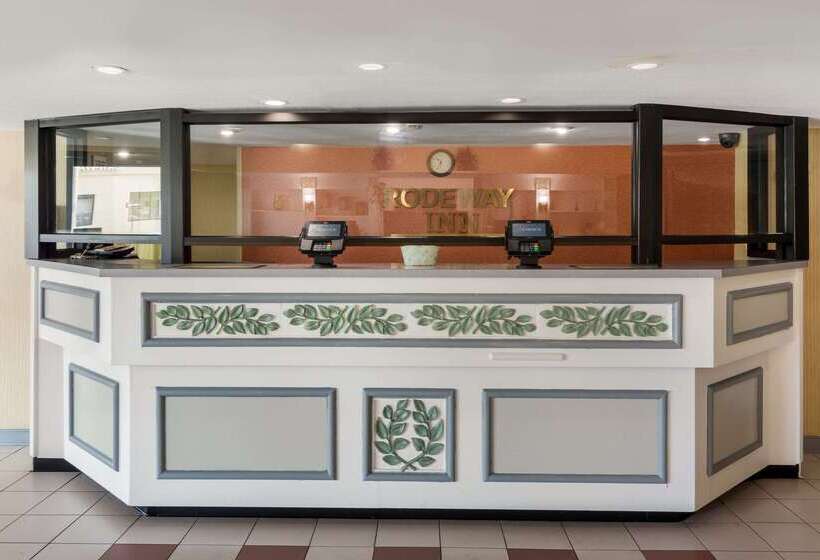 هتل Rodeway Inn At Fort Lee