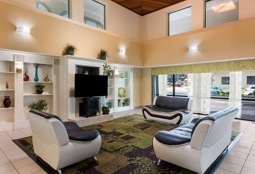 هتل Rodeway Inn At Fort Lee