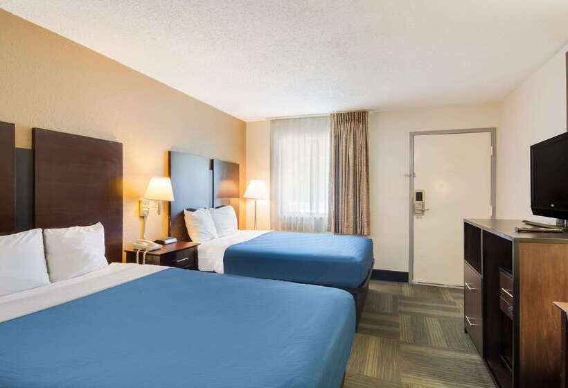 هتل Rodeway Inn At Fort Lee