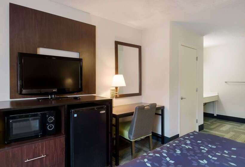 هتل Rodeway Inn At Fort Lee