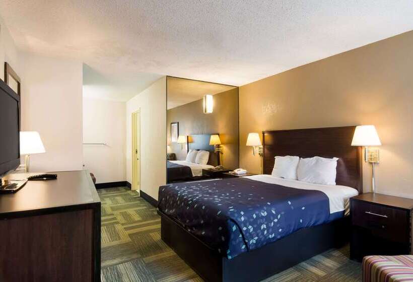 هتل Rodeway Inn At Fort Lee