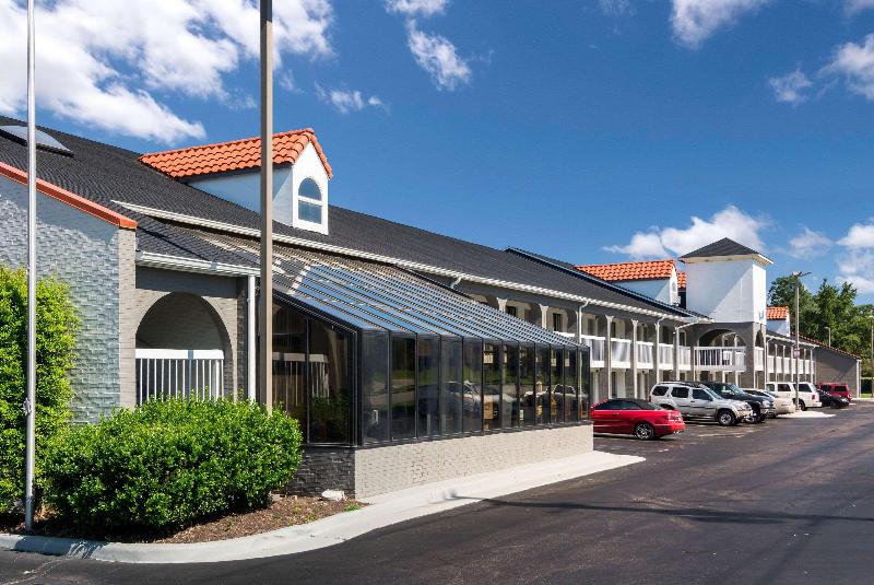 هتل Rodeway Inn At Fort Lee