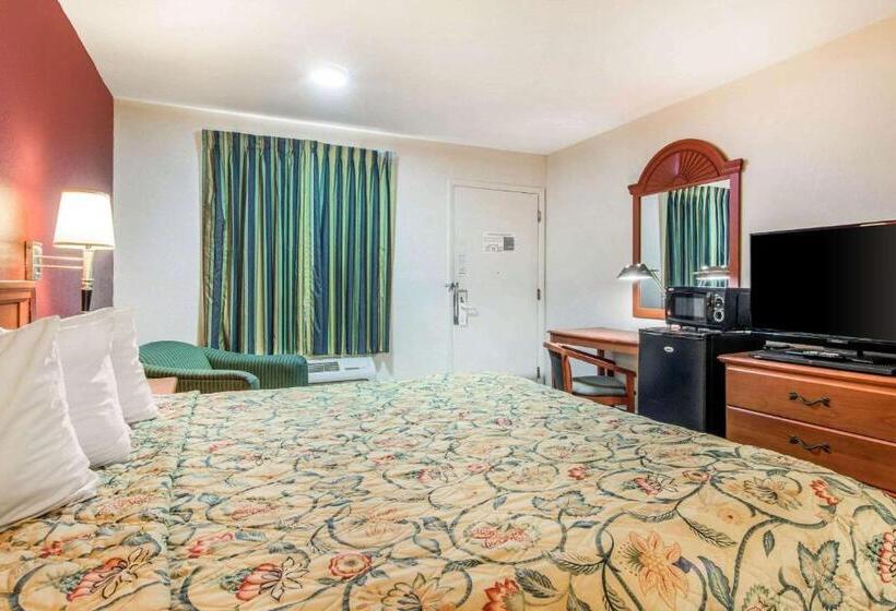 בית מלון כפרי Rodeway Inn